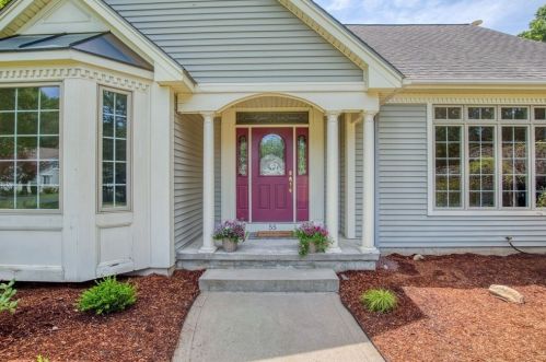 55 Salvator Dr, Montgomery, MA 01085-1857