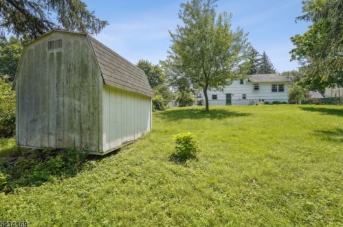 24 Dixon Pl, East Hanover NJ 07936-3049 exterior