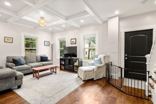 72 Barrows St, Dedham, MA 02026-3052