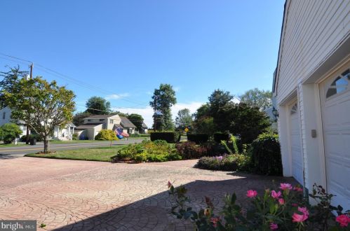 24854 Main St, Columbus NJ 08022-1339 exterior