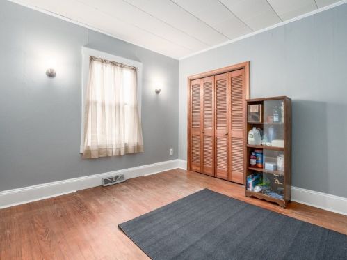 175 Middle Rd, New Bedford MA 02743-2016 exterior