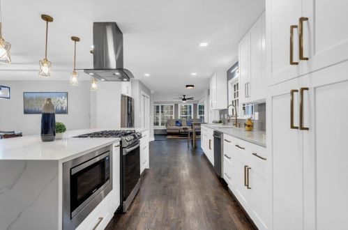 2022 Deren Way, Atlanta GA  30345-3710 exterior