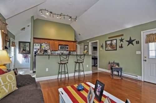 1 Armandale St, Worcester, MA 01603-1203