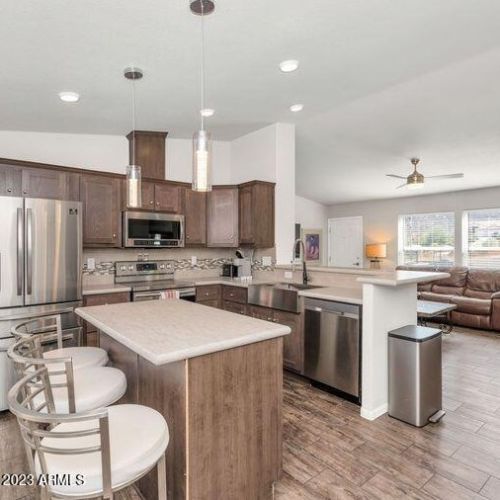 42330 3 St, Phoenix AZ 85086-7401 exterior