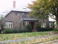 141 Cedar St, Newton, MA 02459-1525