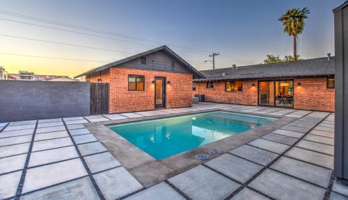 1201 Edgemont Ave, Phoenix AZ 85035-1809 exterior