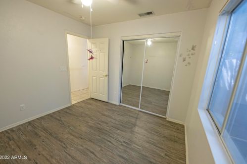 3047 Blackhawk Dr, Phoenix AZ 85050-4822 exterior