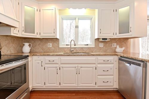 11 Robin Rd, Norfolk MA 02056-1731 exterior