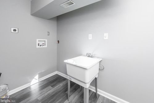 7 Nassau Ave, West Deptford NJ 08066-1120 exterior