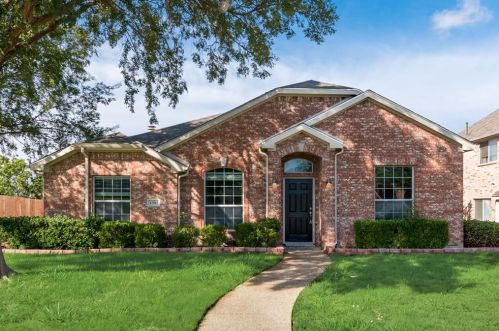 1305 Coastal Dr, Garland TX  75043-1871 exterior