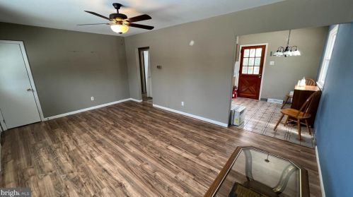 102 Military Dr, West Deptford NJ 08063-1506 exterior