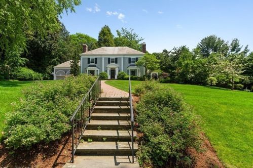 6 Paul Revere Rd, Worcester, MA 01609-1210