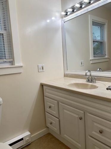 39 Hart St, Taunton MA 02780-4933 exterior