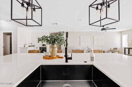 4225 34th Pl, Phoenix AZ  85018-4737 exterior