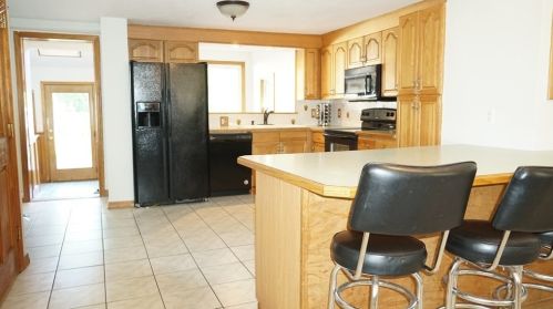 464 Cohannet St, Taunton MA 02780-4523 exterior