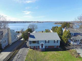 40 Point Rd, Portsmouth, RI 02871-4953