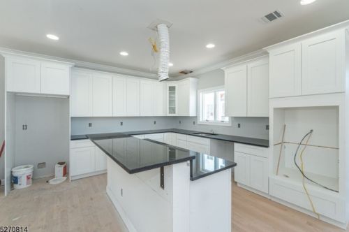 86 Longview Ave, Lake Hiawatha NJ 07034-1108 exterior