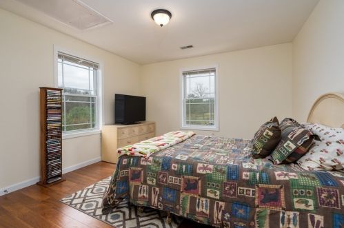 23 Russellville Rd, Montgomery MA 01085-1187 exterior