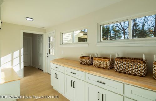 225 Silverside Ave, Little Silver NJ  07739-1752 exterior