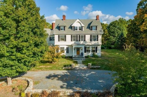 1 Sears Rd, Southborough MA 01772-1101 exterior