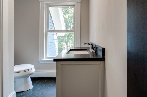 8 Latisquama Rd, Southborough MA 01772-1606 exterior