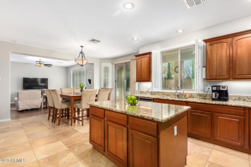 25311 51 Dr, Phoenix AZ 85035-1901 exterior