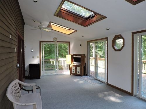 30 Jones Rd, Sutton MA 01590-2705 exterior