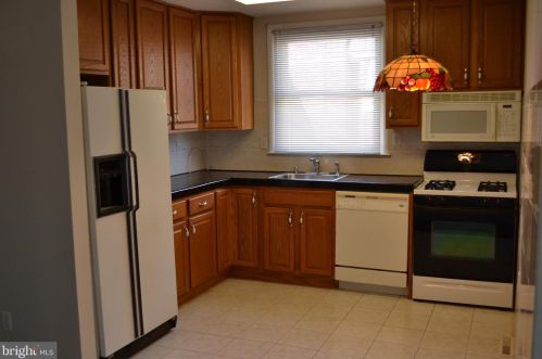 1004 Borbeck Ave, Philadelphia, PA 19111-2605