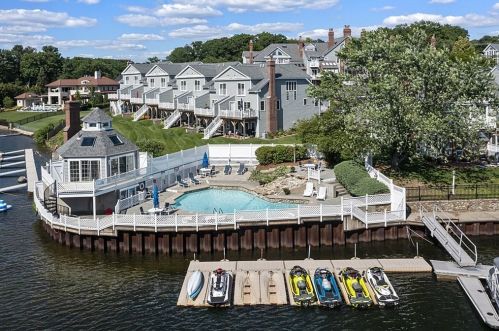 32 Eastern Point Dr, Shrewsbury, MA 01545-2173