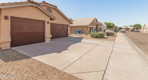21602 33rd Ln, Phoenix, AZ 85027-2227