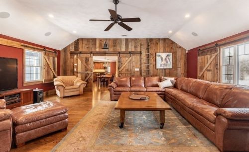 5 Juniper Rd, Lynnfield MA 01940-2416 exterior