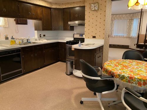 176 Snell St, Fall River, MA 02721-2737