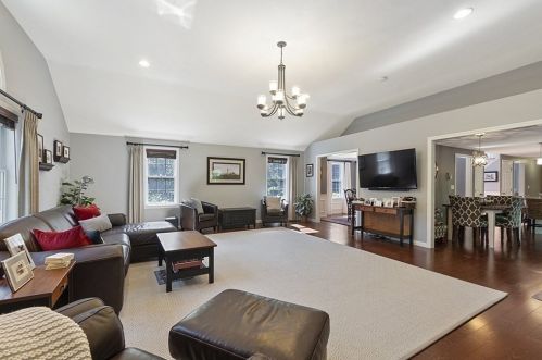 225 Sycamore Dr, Holden MA 01520-1152 exterior