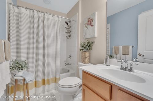 80 Kyle Dr, Tinton Falls NJ 07712-7535 exterior