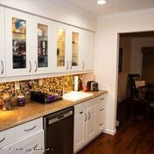 61 Essex Dr, Little Silver NJ  07739-1233 exterior