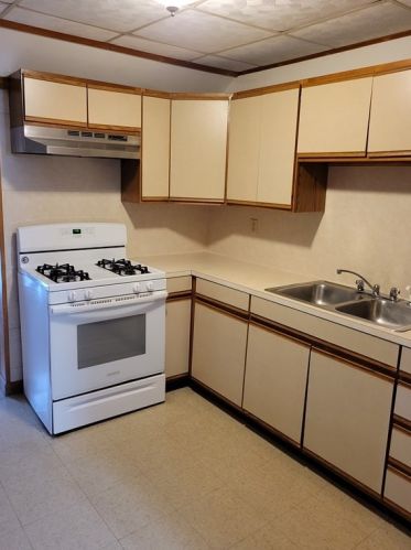 57 Whipple St, Fall River MA 02721-1818 exterior