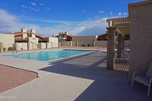 2701 Cactus Rd, Phoenix AZ 85029-2222 exterior