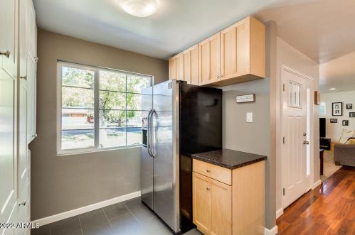 2145 Clarendon Ave, Phoenix AZ 85031-3142 exterior