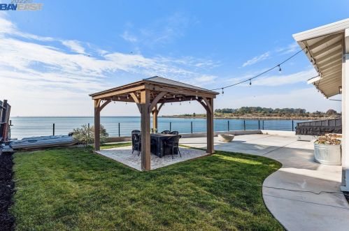 13095 Neptune Dr, San Leandro CA  94577-3130 exterior