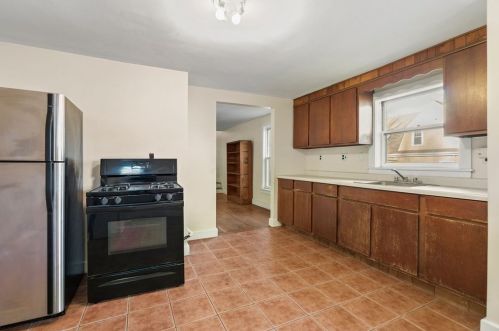 22 Oakland St, Newton MA 02458-1848 exterior