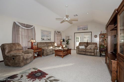 322 Stump Tavern Rd, Jackson Twp NJ 08527-3326 exterior