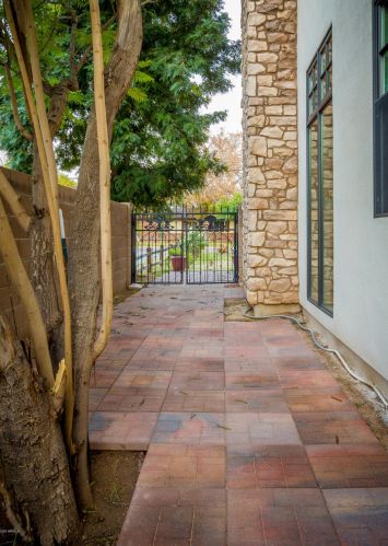 8116 3rd Ave, Phoenix AZ 85086-7203 exterior