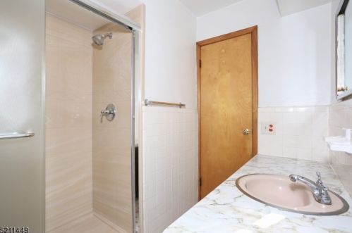 11 Van Rensselear St, Belleville NJ 07109-2911 exterior