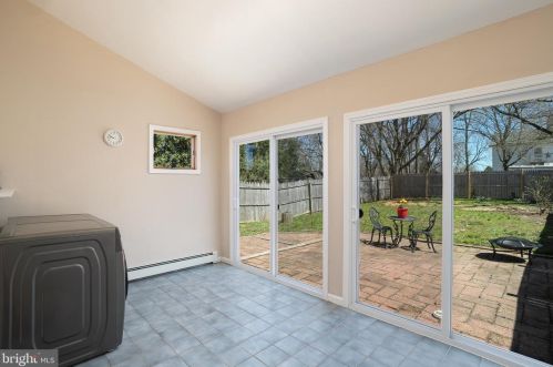 450 New York Ave, Columbus NJ 08022-2021 exterior