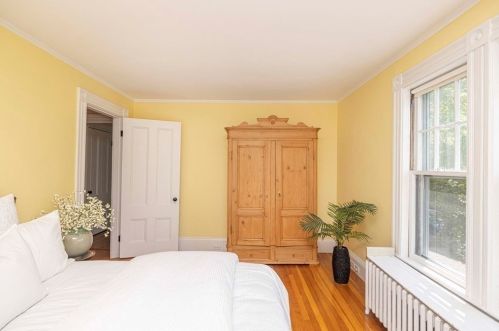 10 Hyde St, Newton MA 02461-1203 exterior