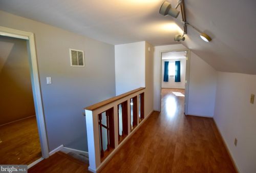 353 Hendrickson Ave, West Deptford NJ 08096-1327 exterior