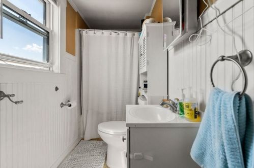 32 Warner St, Gloucester MA 01930-2841 exterior