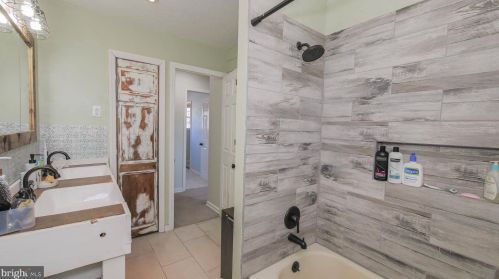 23 Lauderdale Rd, West Deptford NJ 08096-3938 exterior