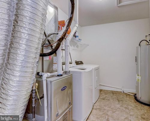 618 Schaeffer Ave, West Deptford NJ 08096-6631 exterior