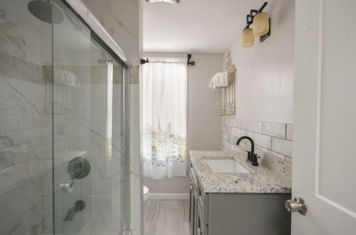 70 Spruce St, New Bedford MA 02740-5305 exterior